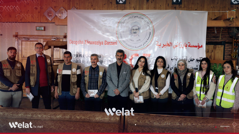 Nivîskarê Kurd Nîdal Yûsif pirtûka xwe li Efrînê îmze kir